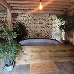 - Fetes Autorisees & Jacuzzi *