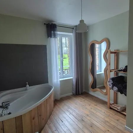 - Fetes Autorisees & Jacuzzi 別荘 *