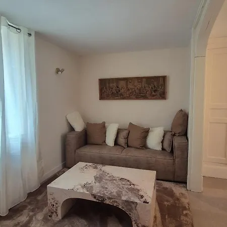 - Fetes Autorisees & Jacuzzi 別荘 Les Aspres