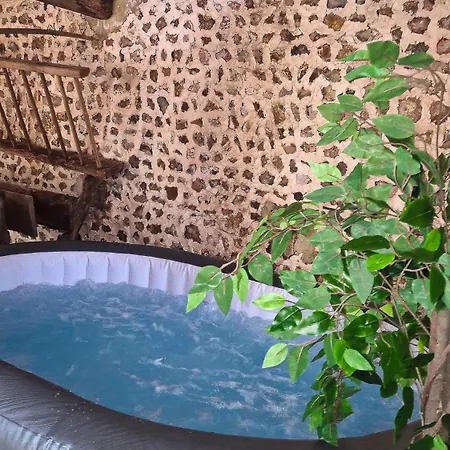 - Fetes Autorisees & Jacuzzi *