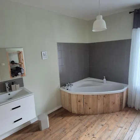 - Fetes Autorisees & Jacuzzi Les Aspres