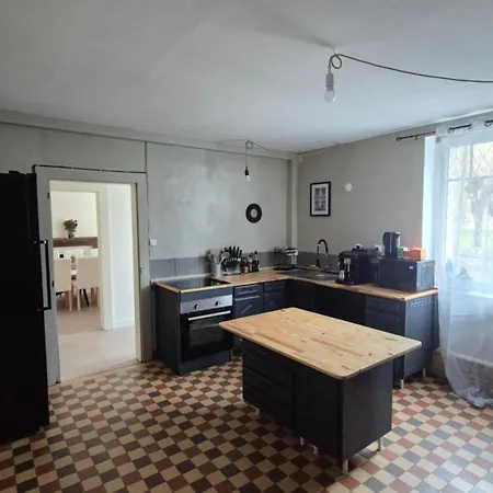 - Fetes Autorisees & Jacuzzi 別荘