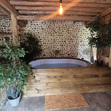 - Fetes Autorisees & Jacuzzi *