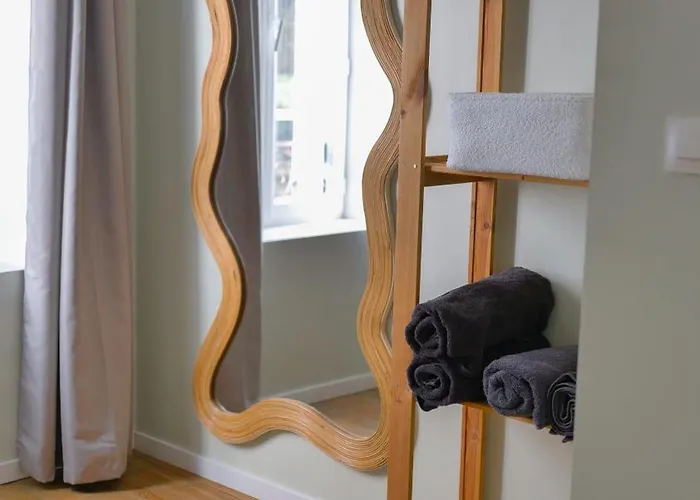 - Fetes Autorisees & Jacuzzi *