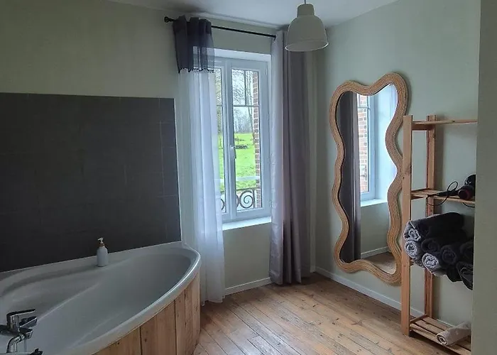 - Fetes Autorisees & Jacuzzi Holiday home *