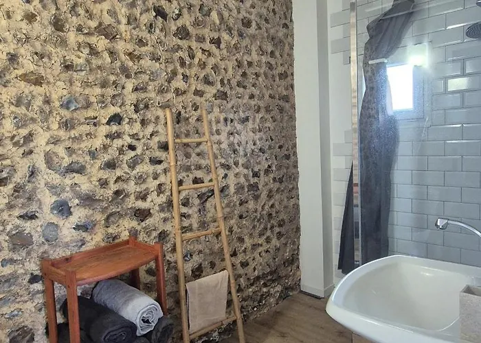 - Fetes Autorisees & Jacuzzi * Les Aspres