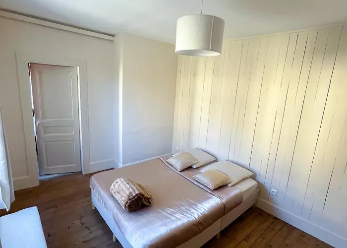 Holiday home - Fetes Autorisees & Jacuzzi *