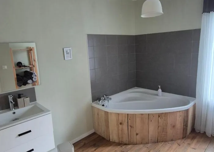 - Fetes Autorisees & Jacuzzi Les Aspres