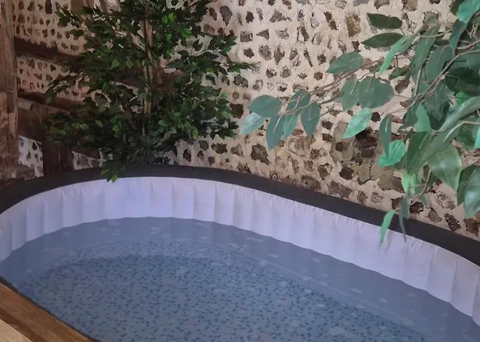 - Fetes Autorisees & Jacuzzi Holiday home