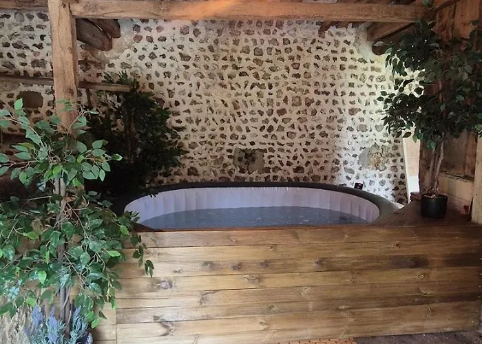 - Fetes Autorisees & Jacuzzi *