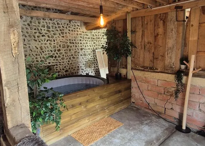 - Fetes Autorisees & Jacuzzi *