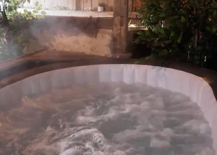 - Fetes Autorisees & Jacuzzi Holiday home Les Aspres