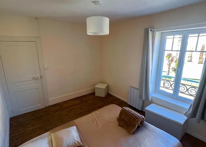 - Fetes Autorisees & Jacuzzi